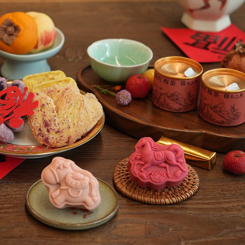 Jiangnan-inspired Chinese New Year pastry gift box for overseas gifting Zhiweiguan
