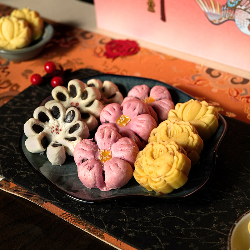 Assorted traditional Chinese pastries in Zhiwei Jishi gift box Zhiweiguan