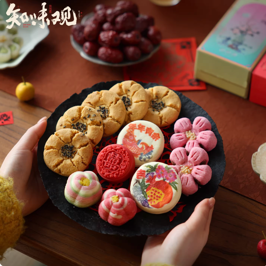Zhiweiguan Eight Treasures Chinese New Year pastry gift box for family sharing