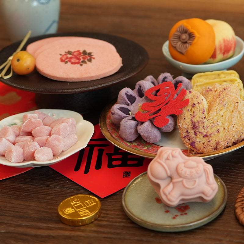 Assorted traditional Chinese pastries in Wei Man Jiangnan gift box Zhiweiguan