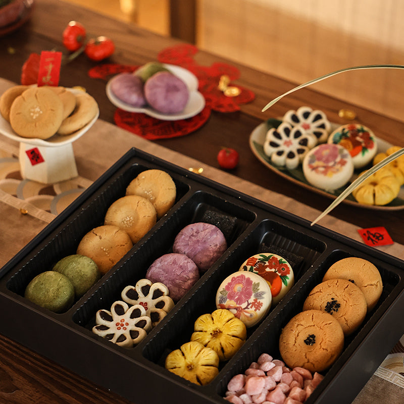 Assorted traditional Chinese pastries in Hua Ruxiu gift box Zhiweiguan